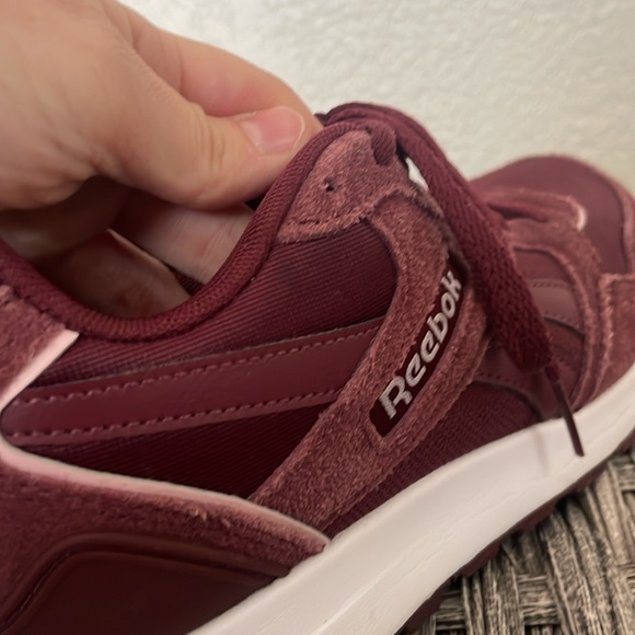 Burgundy suede shoes Reebok womens size 8 1/2 or mens 7 great condition - Picture 7 of 14